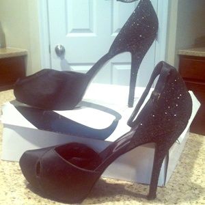 NINE WEST BLACK STAIN AND SEQUIN HEELS