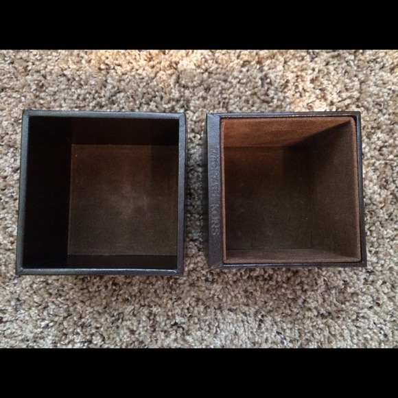 MK box - Picture 2 of 2