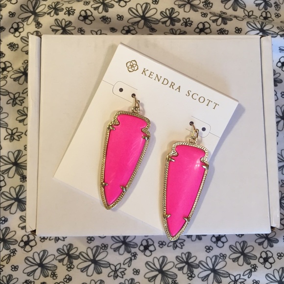 💕NEW Neon Pink Skylars💕