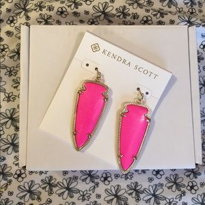 💕NEW Neon Pink Skylars💕