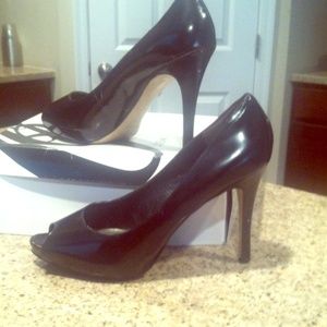 NINE WEST OPEN TOE PUMP