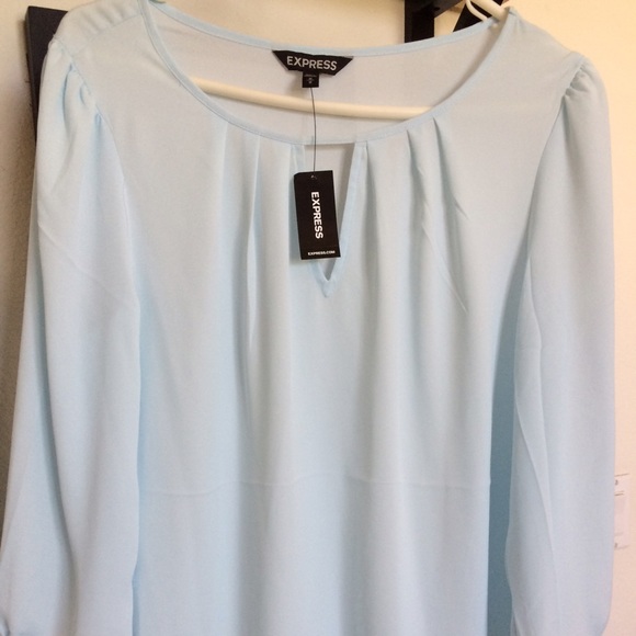 NWT Gorgeous Baby Blue Express Top Size M