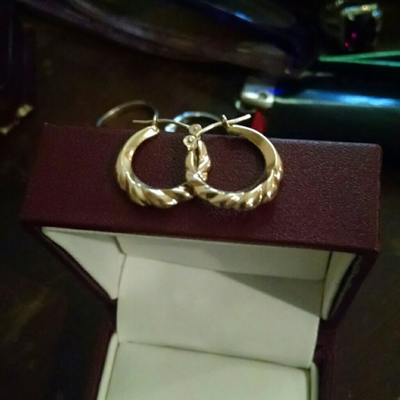 14kt hoops small