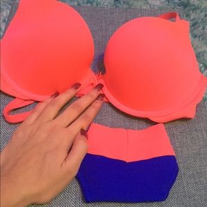 VS PINK Hot Pink Campus Push-up Bra