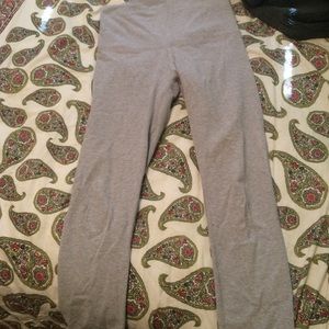 Light gray crop leggings