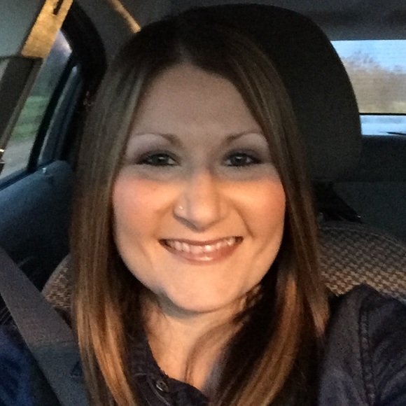 Meet your Posher, Jennifer - Picture 2 of 2