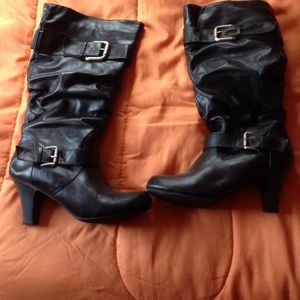 Black heeled boots