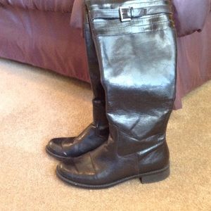 Women's black boots size 10.