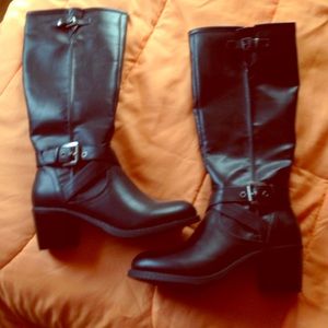 NWOT NEVER WORN BLACK RIDING BOOT