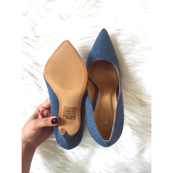❌SOLD❌ Denim Pointed Toe Pumps - Picture 2 of 3