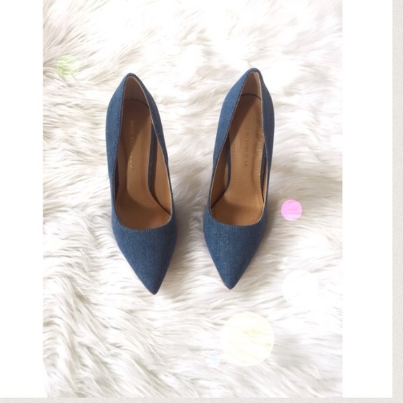 ❌SOLD❌ Denim Pointed Toe Pumps - Picture 3 of 3