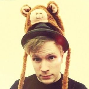 Meet your Posher, Myra