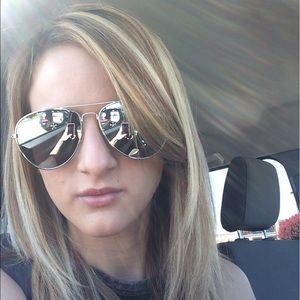 Meet your Posher, Alexis