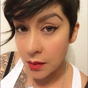 Meet your Posher, Eve