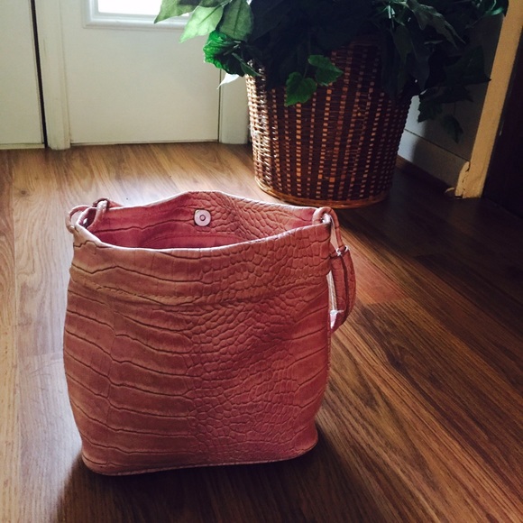 Liz Claiborne Bucket Tote - Picture 3 of 4