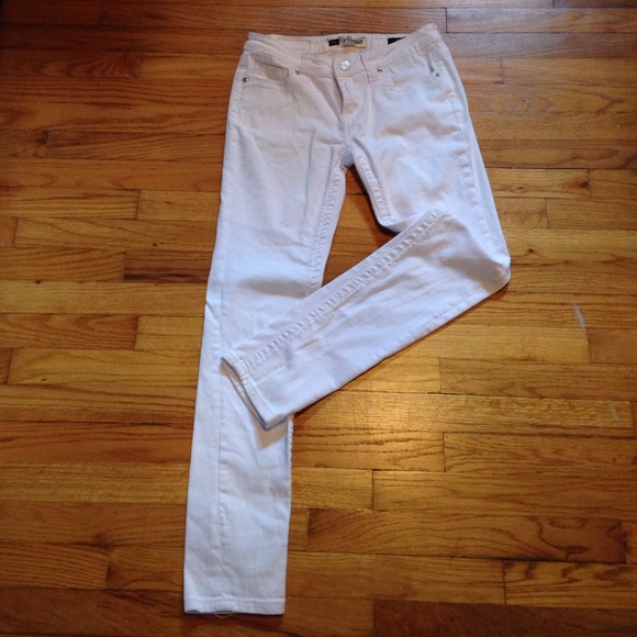 White denim jeans