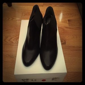 NIB Stuart Weitzman boots