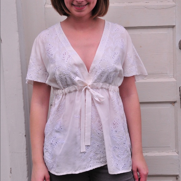 Banana Republic white embroidered blouse