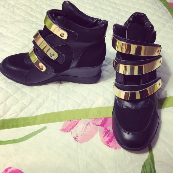 sneakers are brand new and have never been worn