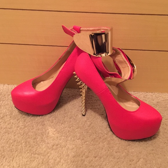 Brand new heels worn once for 2 hours... Too high