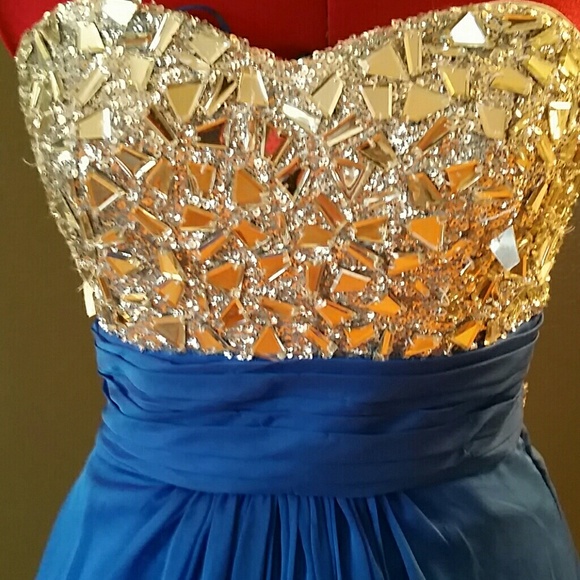 Prom dress - Picture 2 of 4