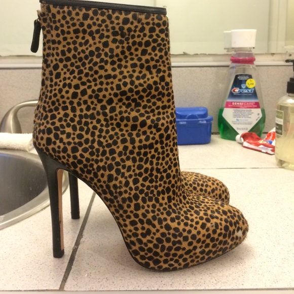 Ann Taylor Cheetah Booties Size 5