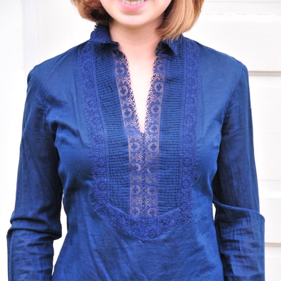 Converse lace front, pull over top in navy