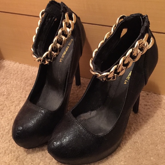 Black heels with gold chain strap