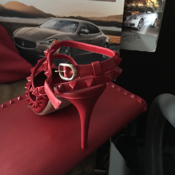 Valentino shoes/clutch, clutch sold separate 1000 - Picture 2 of 4