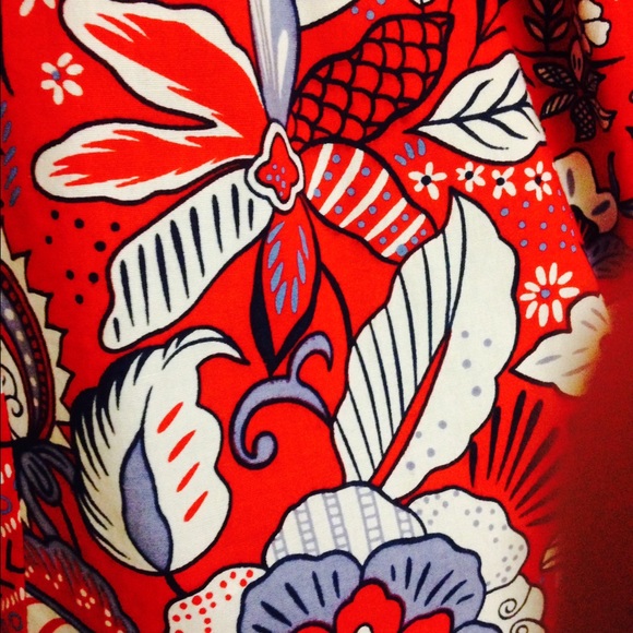 Red skirt - Picture 2 of 3