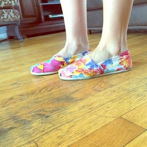 Floral TOMS