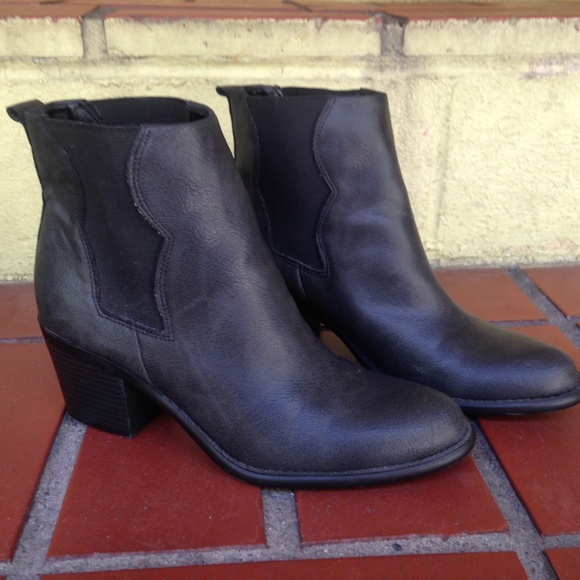 F21 Black Chelsea Boots