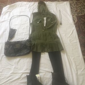 Army green pleated hooded vest with zipper.