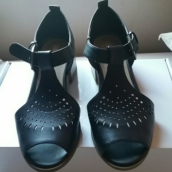 Urban Outfitters Sandals