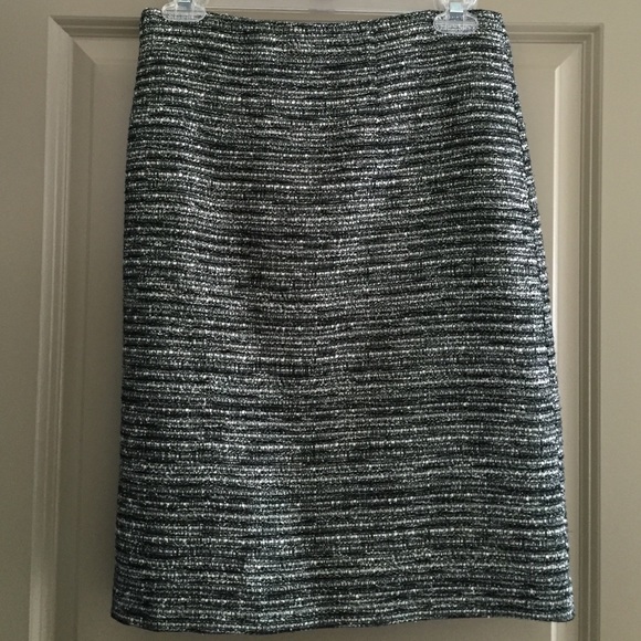 Blk n White woven tweed skirt