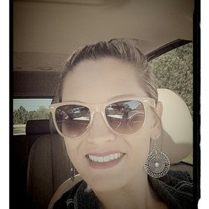 Meet your Posher, Cara