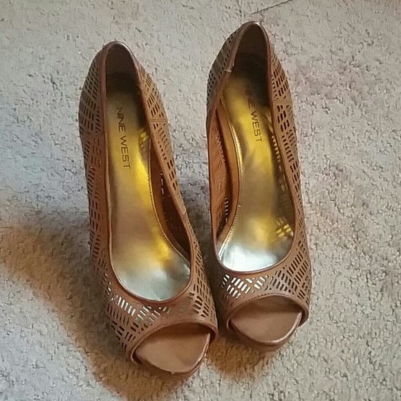 Gently worn Nine West pump