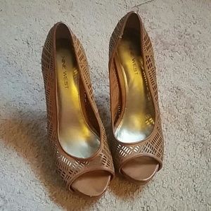 Gently worn Nine West pump