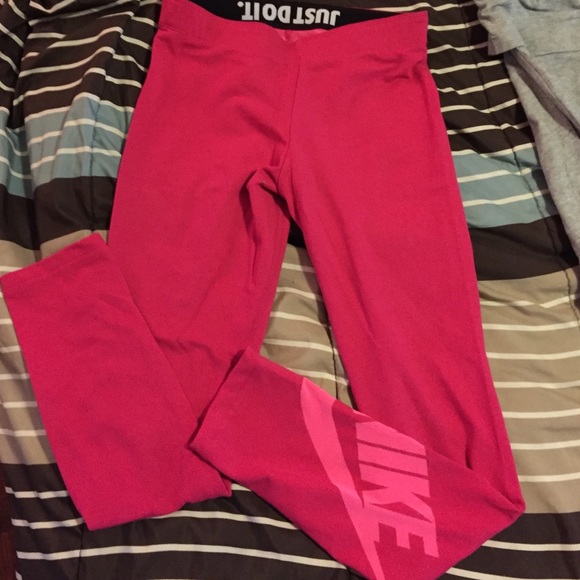 Hot pink nike leggings