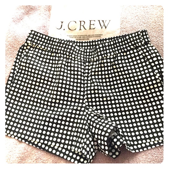 Printed Black and white dot short