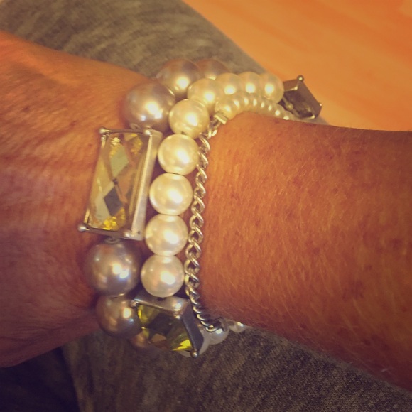 Set of 3 pearl tone stretch bracelets