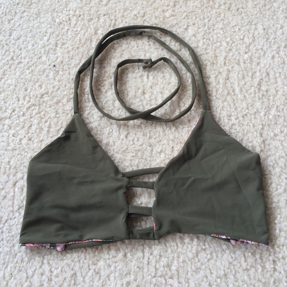 Reversible bikini top