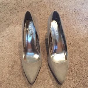 Report gray heels