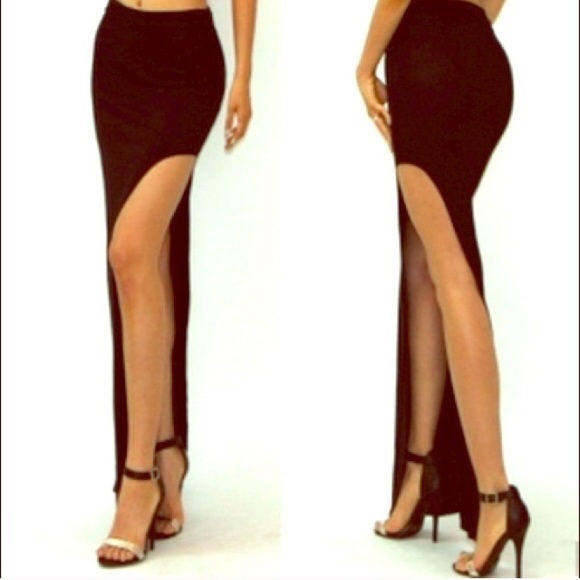 ⛔️SOLD⛔️ Sexy Long Black Skirt w/ High Slit - Picture 2 of 3