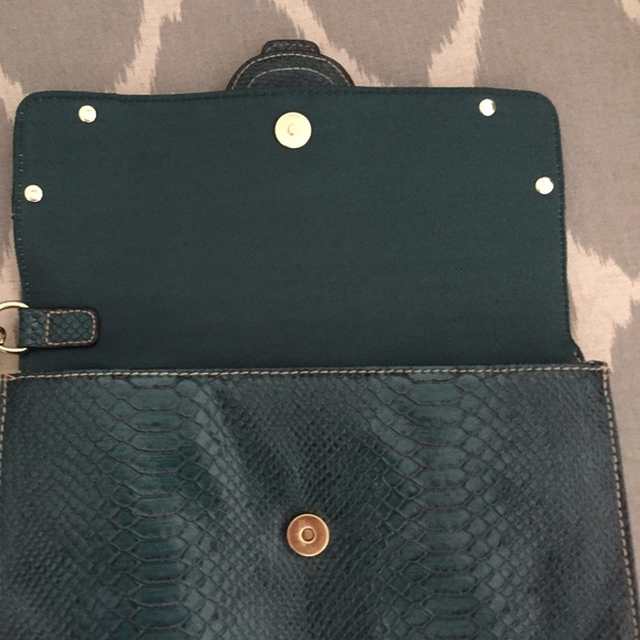 Teal Alligator Clutch - Picture 3 of 3