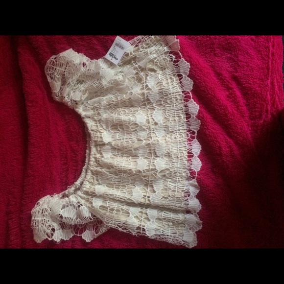 Laced Crop Trop - Picture 2 of 2