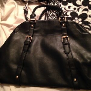 Black shoulder bag
