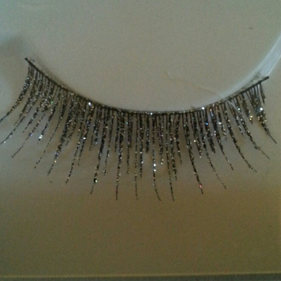Fake eyelashes - Picture 2 of 2