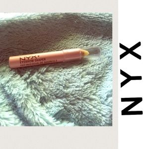 •Eyebrow shaper•