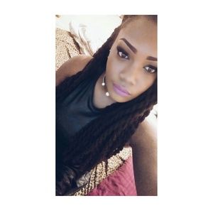 Meet your Posher, Desiree